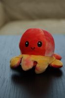 Peluche poulpe réversible rouge et jaune neuf