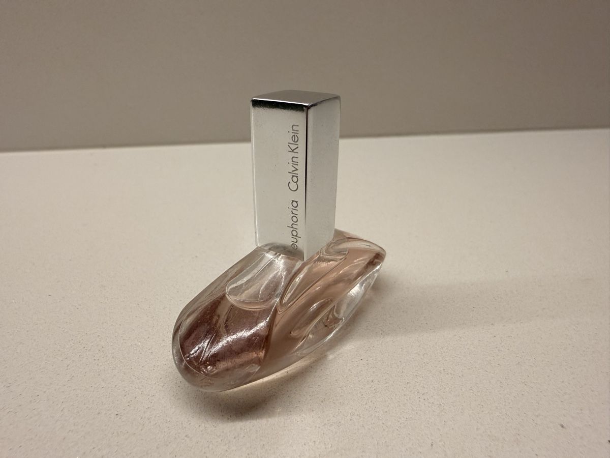 Calvin Klein Profumi & Eau de Toilette: Calvin Klein Euphoria Eau de Parfum 4 ml 1.3 Fl Oz – Nuovo (secondo la descrizione) da Staad SG venduto da Chirrari