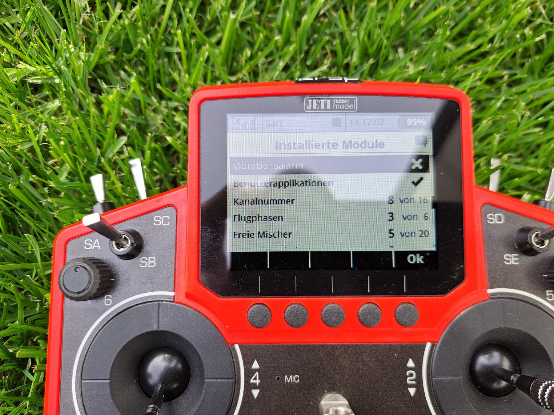 Jeti Telecomando: Jeti Duplex DS 12 mit Koffer – Usato da Pfaffnau venduto da Holzziger 3