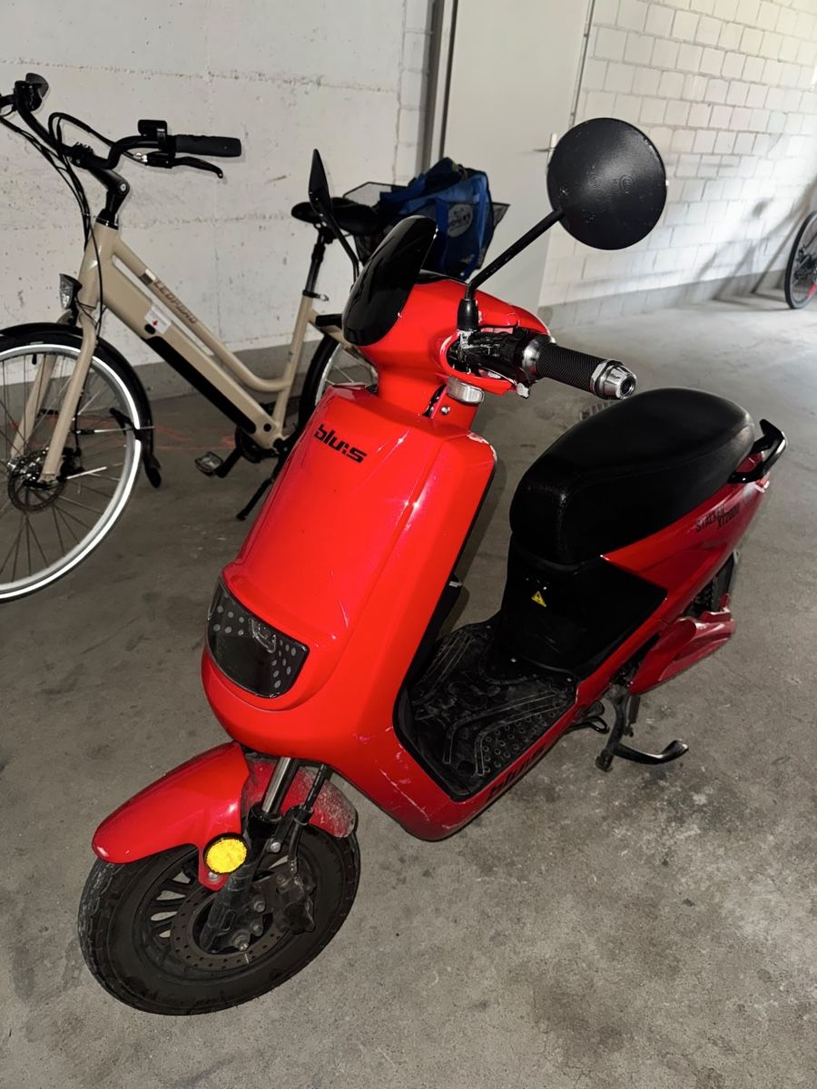 Scooters: BLU:S Stalker XT2000 E-Roller | 45km/h | 2000W – D'occasion à Oberburg par Diyi 4