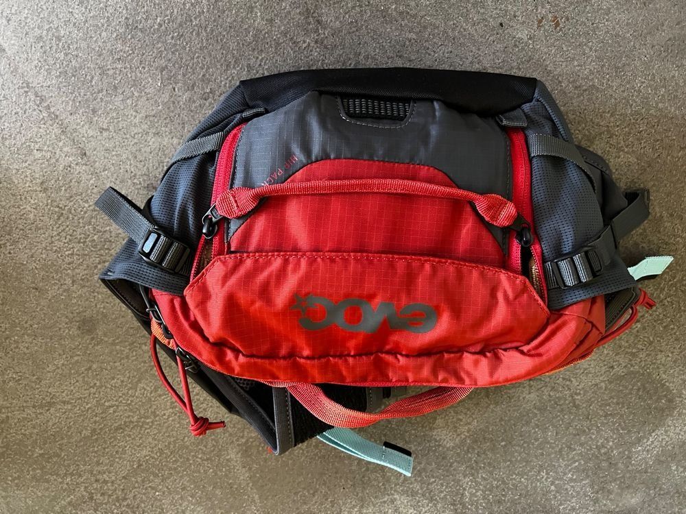 Evoc Sacs: EVOC HIP Pack Pro 3L Hüfttasche - VERSAND MÖGLICH – D'occasion à Innerferrera par tic_p7qd 1