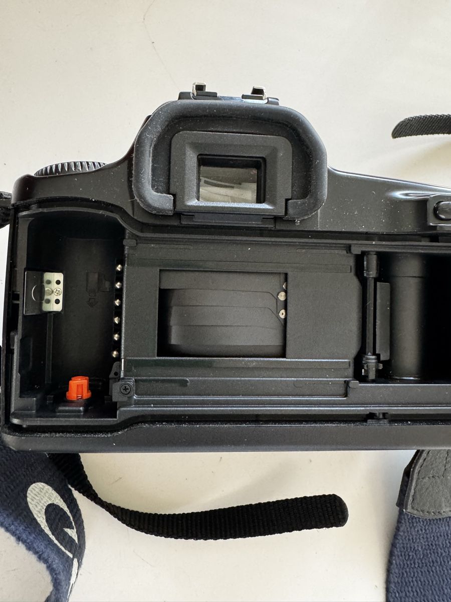 Canon Fotocamera: Canon EOS 1000F sans batterie – Difettoso da Vevey venduto da Eiden77 4