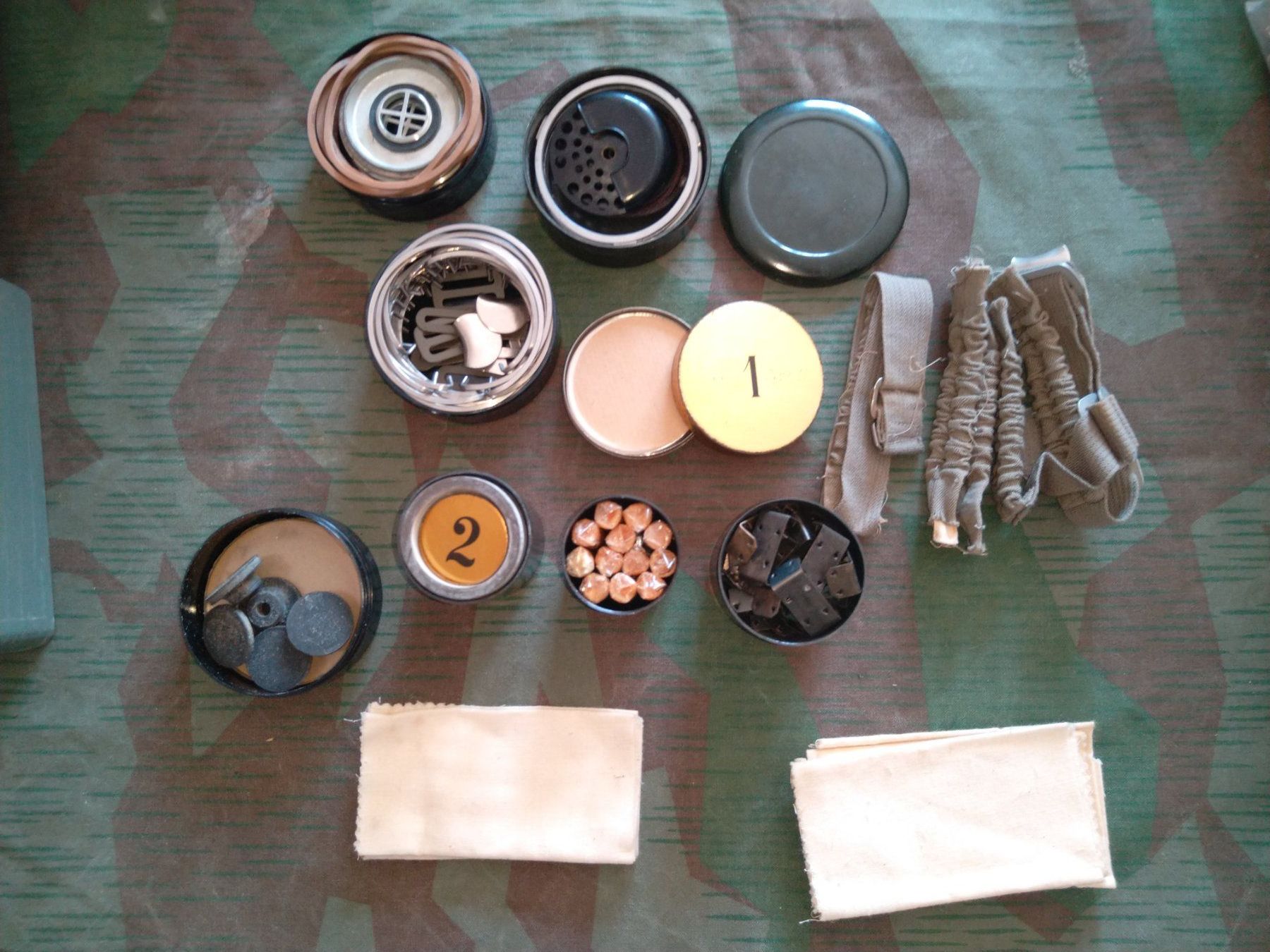 Schweizer Armee Uniformi: Gasmasken reparatur – Usato da Niederönz venduto da Vgt22 2