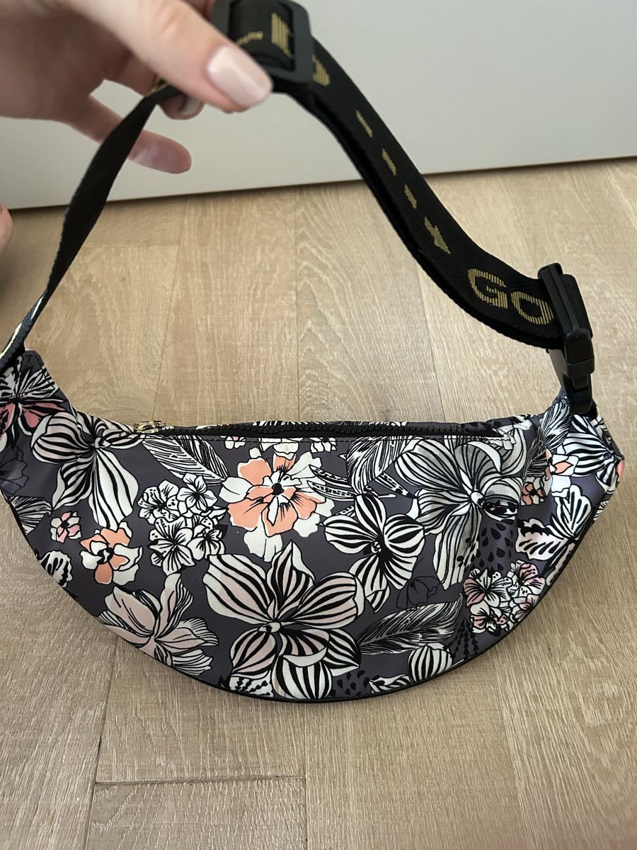 Marc Cain Sacs femmes: Bauchtasche MARC CAIN Blumenmuster neuwertig – D'occasion à Hausen AG par Feel_pink 3