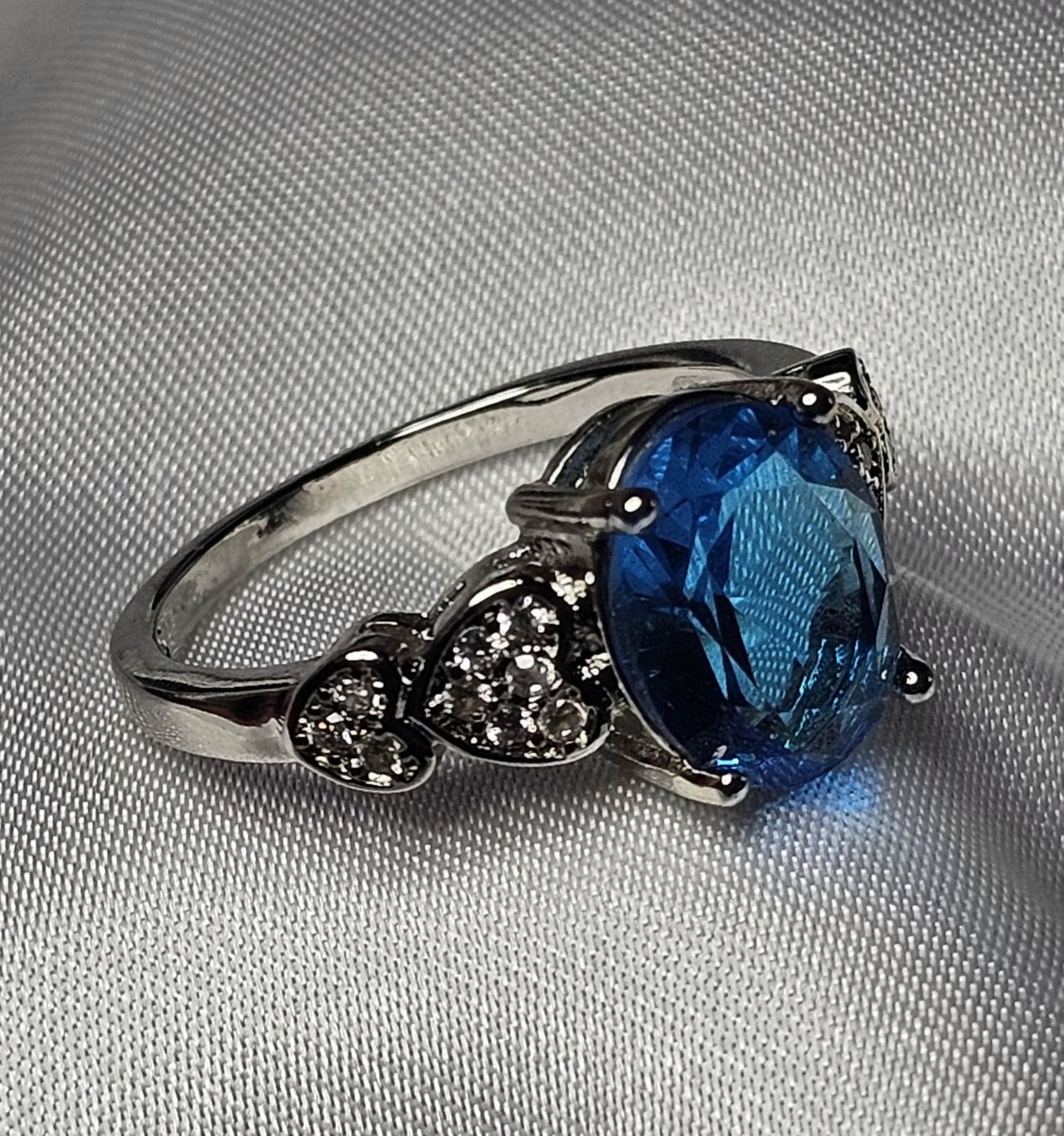 Anelli: Ring mit funkelndem Zirkonia, 925 versilbert Gr. 9 – Nuovo (secondo la descrizione) da Grenchen venduto da maretop