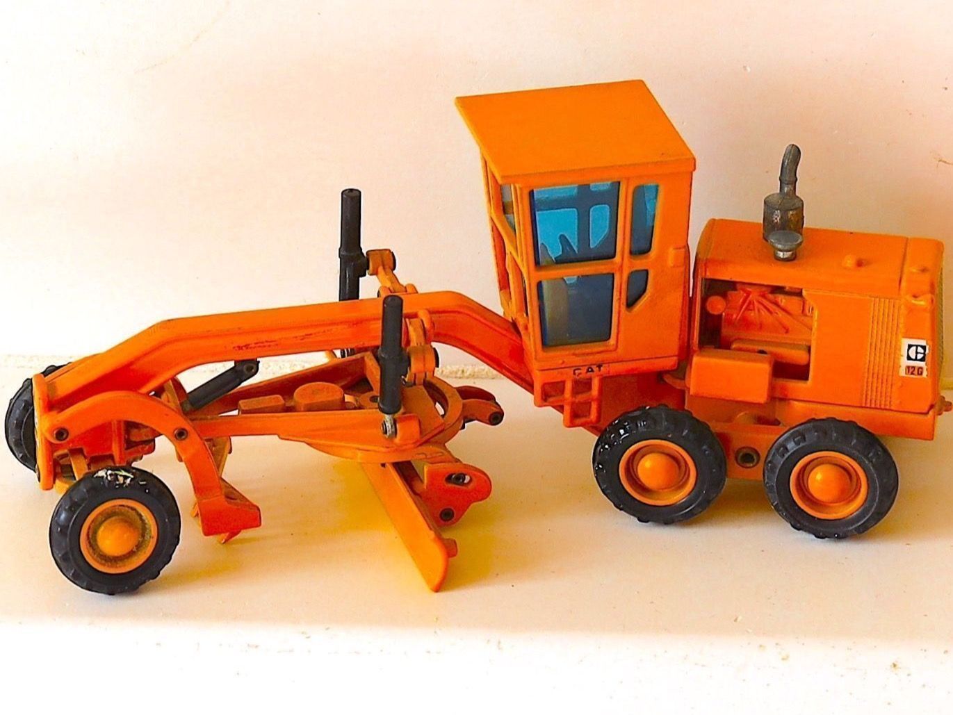 Caterpillar Modellbausätze & Standmodelle: Caterpillar 12G Motor Grader 1:50 – Neu (gemäss Beschreibung) aus Ipsach von Merlux 1