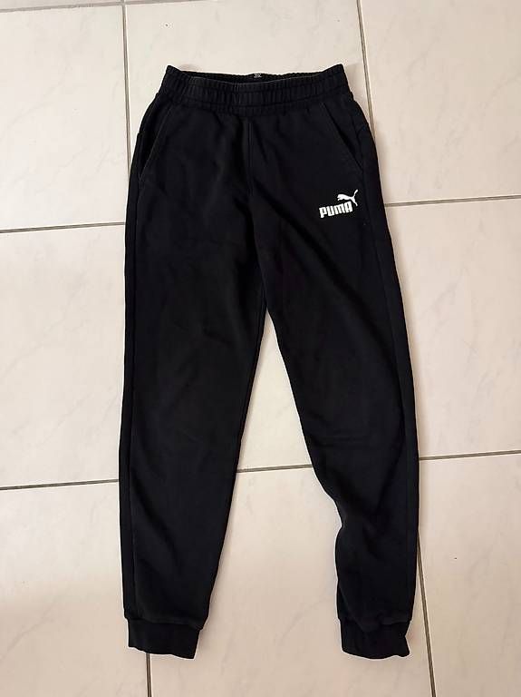 Hosen: Puma Trainerhose Grösse 164 schwarz – Gebraucht aus Hergiswil NW von ani_7z2m