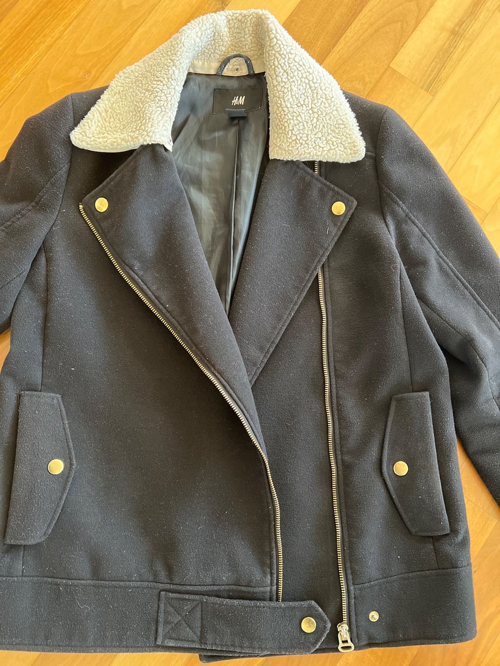 H&M Giacche & Cappotti: Schwarze Filzjacke – Usato da Endingen venduto da chocosweet 1