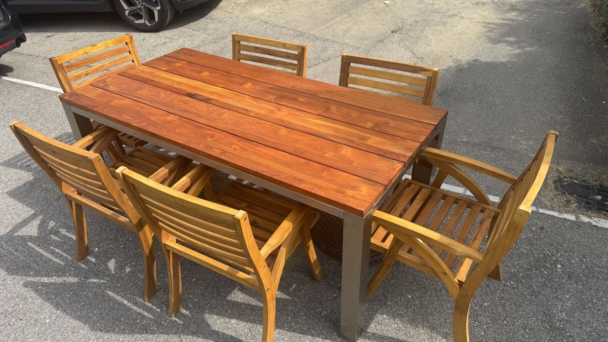 Set di tavolo e panche: Gartentisch mit 6 Stühlen aus Teakholz – Usato da Mönchaltorf venduto da DRUG-TITO 1