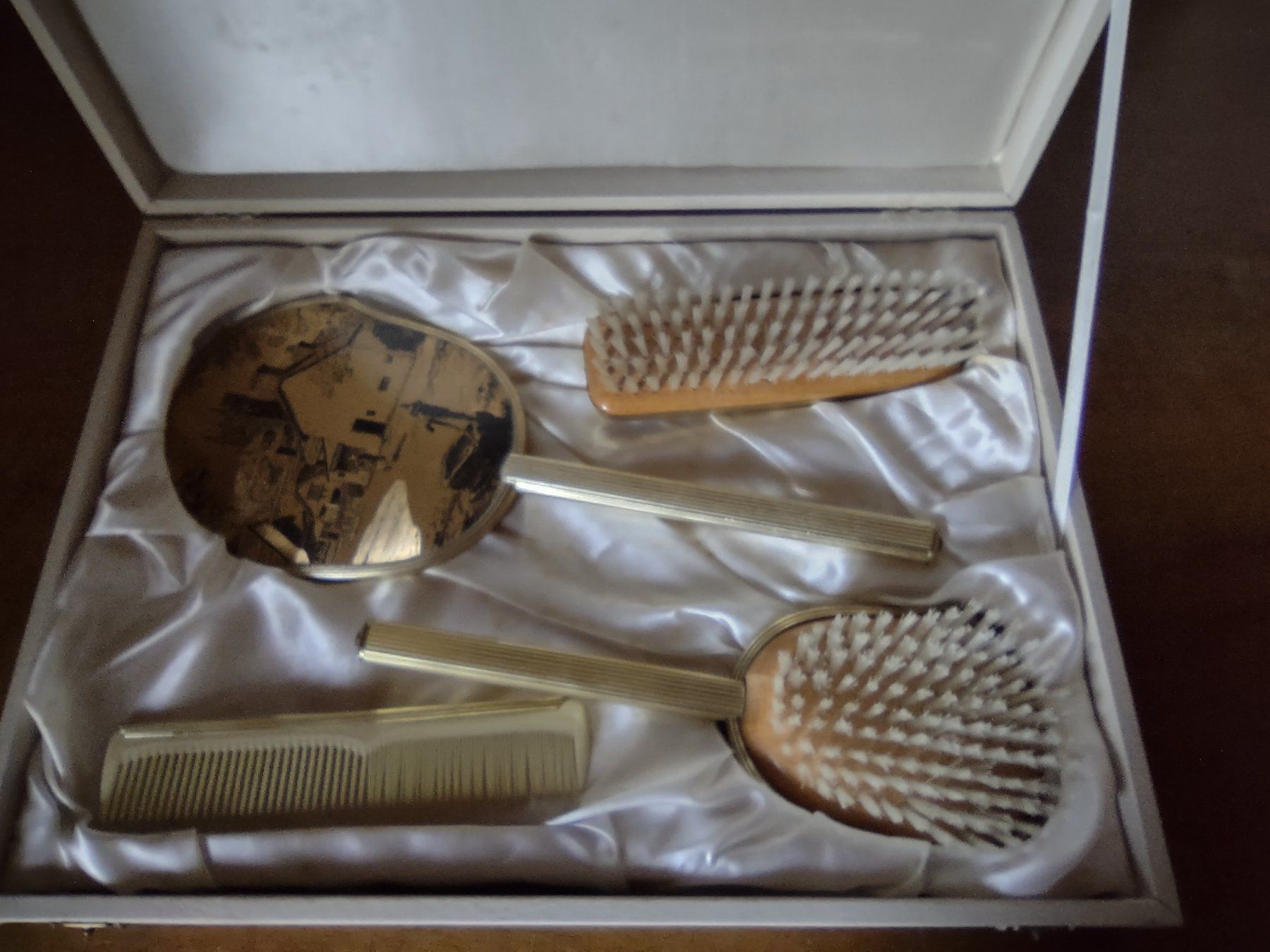 Altro per la cura dei capelli: Vintage Toiletten Set. – Usato da Montlingen venduto da Nikita-Sidney