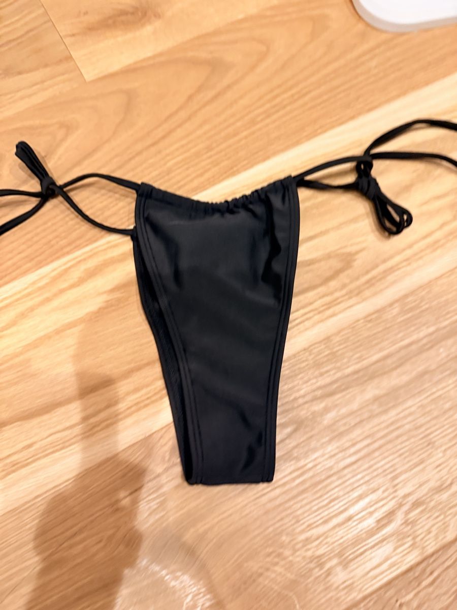 Altra biancheria intima: String-Tanga Badehose schwarz Grösse M Neu  – Nuovo (secondo la descrizione) da Dotzigen venduto da White_Warrior