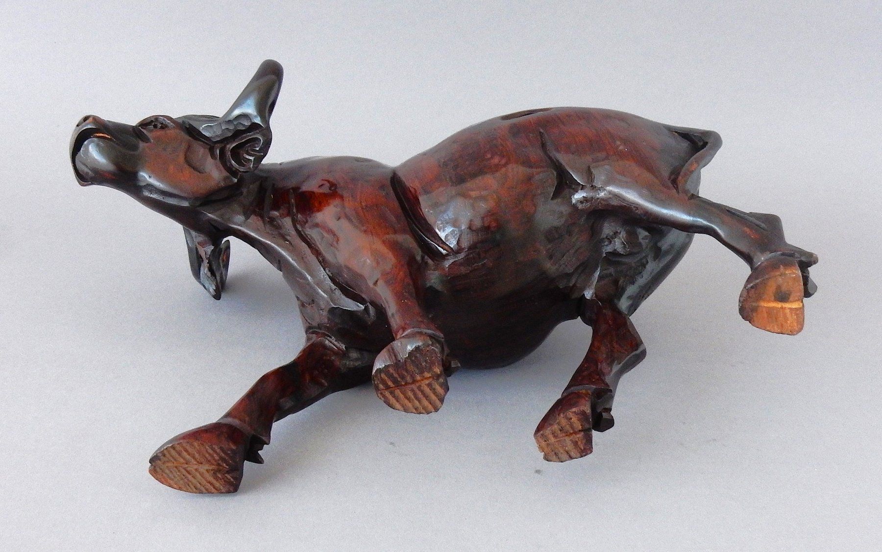 Statuette: Handgeschnitzter Büffel aus Ebenholz - 24.5cm – Usato da Alpnach Dorf venduto da Reloved24 7