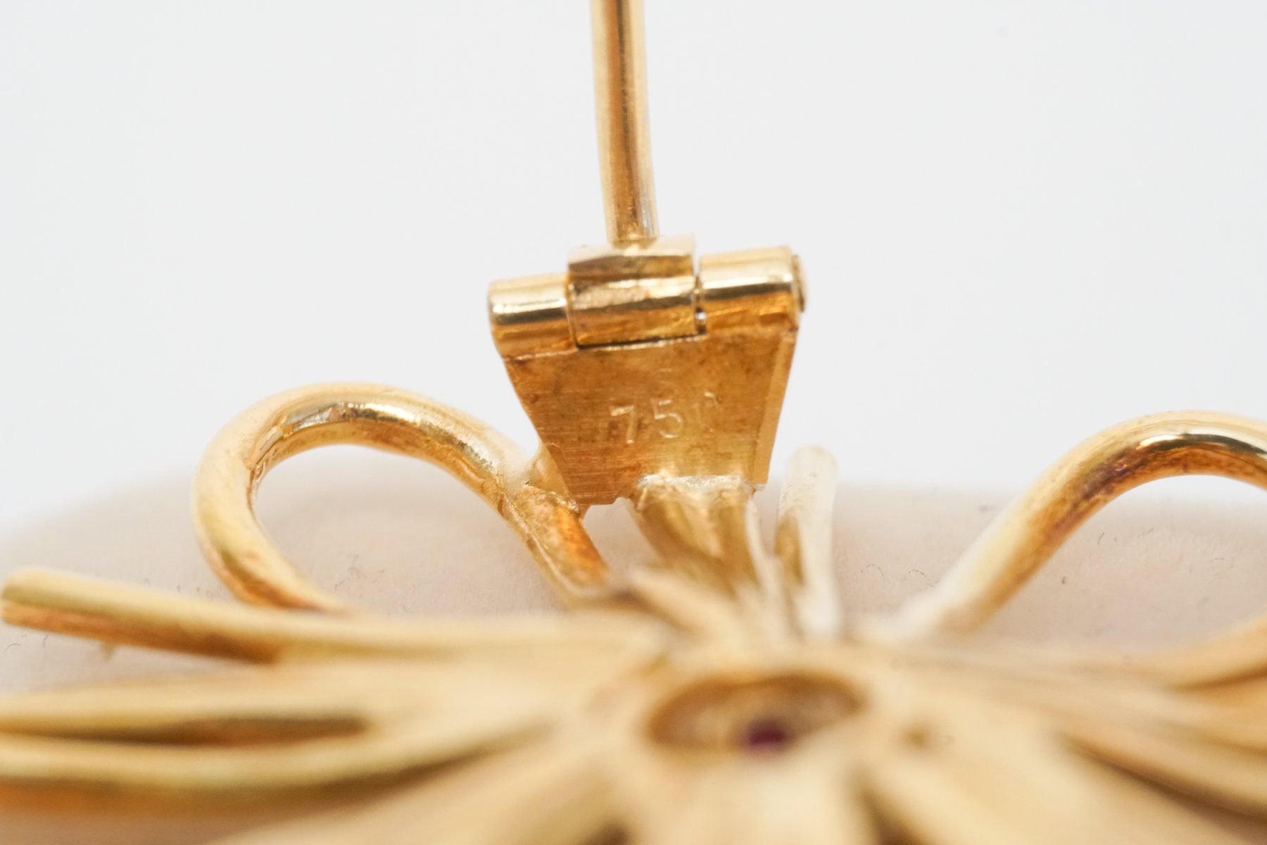 Spille & Fermagli: Broche en Or 18 carats / 750 - rubis – Usato da Bogis-Bossey venduto da VNT-GE.ch 9