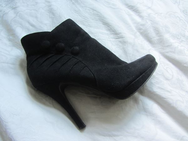 Graceland Damenschuhe: Schwarze Wildleder Ankle Boots - 37 – Gebraucht aus Zürich von Diazaio 2
