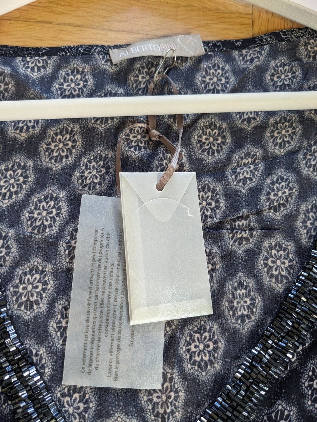 Camicette: Alberto Bini Bluse mit Rocailleperlen 1size – Usato da Lengnau AG venduto da Nathi88 4