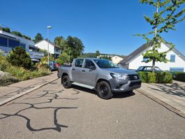 TOYOTA Hilux 2.4D Double Cab 4x4, top Zustand