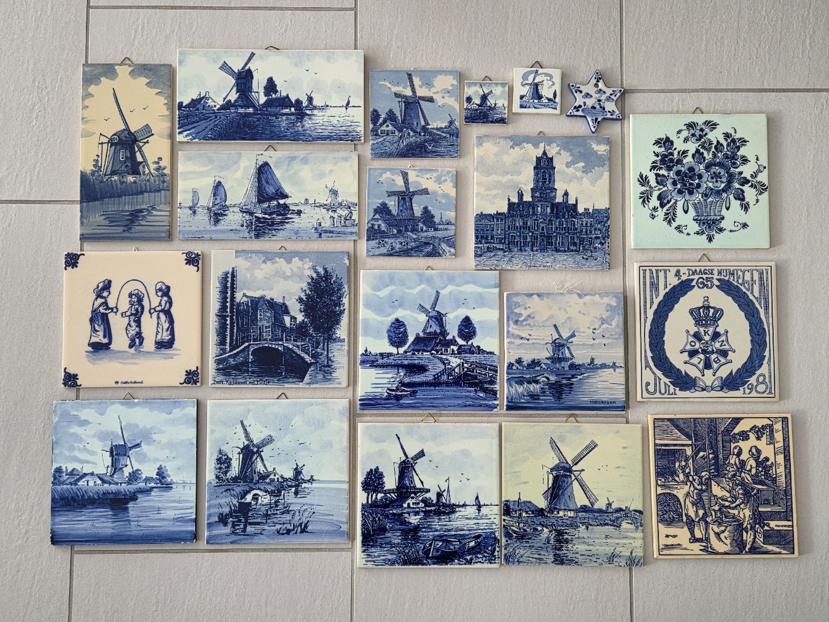 Servierplatten: Konvolut Delft Blue Wandfliesen – 17-teilig – Gebraucht aus Bülach von Recherchieren