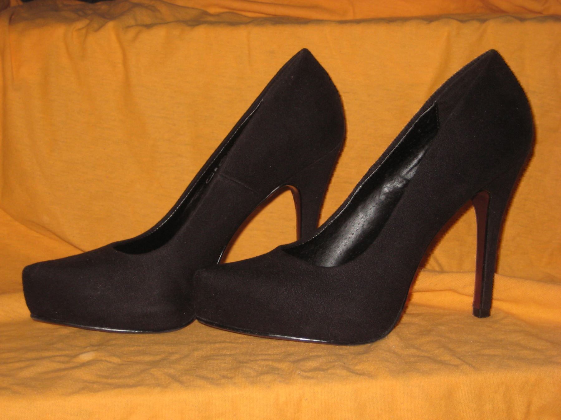 Dosenbach Scarpe da donna: Pumps High Heels schwarz Grösse 37 – Nuovo (secondo la descrizione) da Füllinsdorf venduto da Schlupp