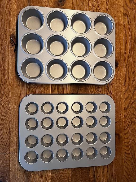 Teglie da forno: 2x Muffins Bleche  – Usato da Muri AG venduto da gie_89f5