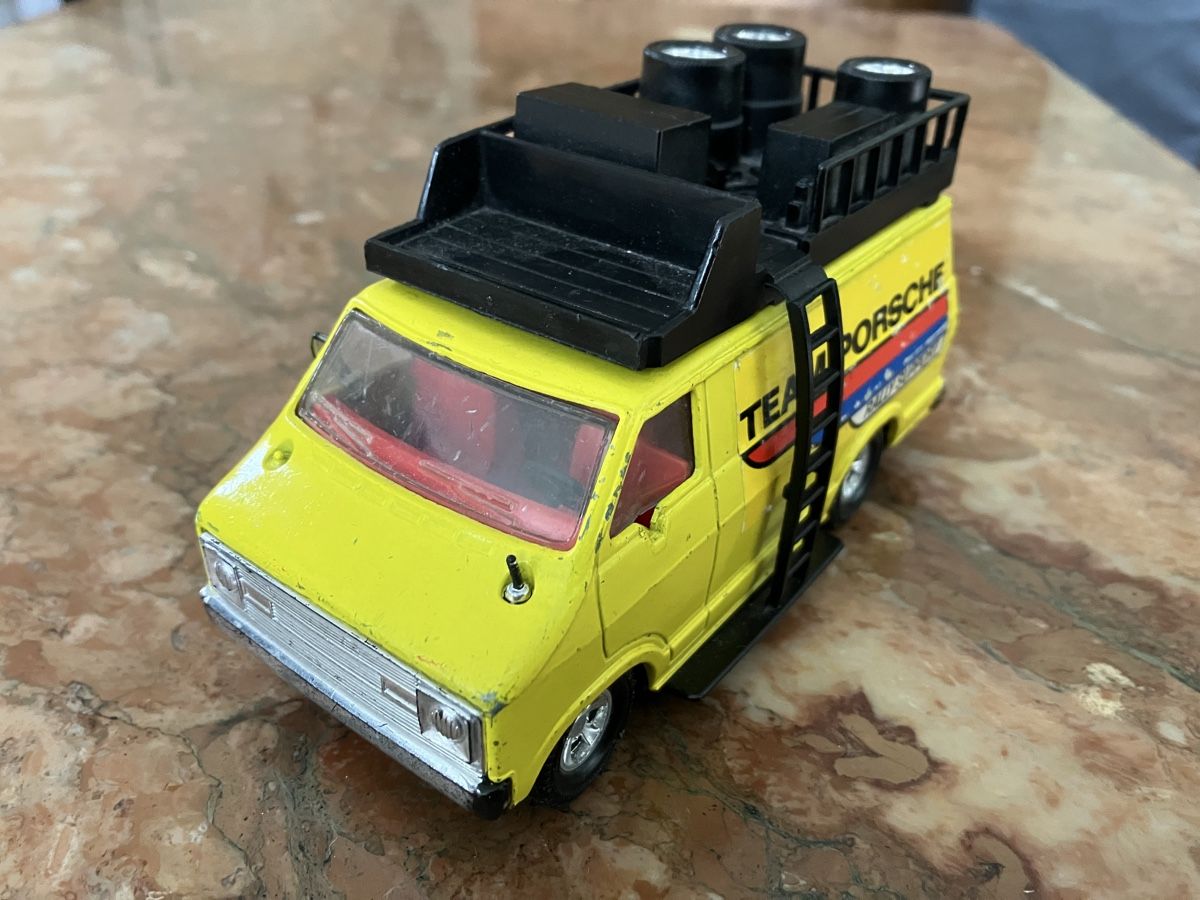 Matchbox Modellautos: Matchbox Dodge Van Team Porsche – Gebraucht aus Liebefeld von PoloLePoulpe