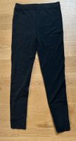 Schwarz glänzende Leggins von Lascana