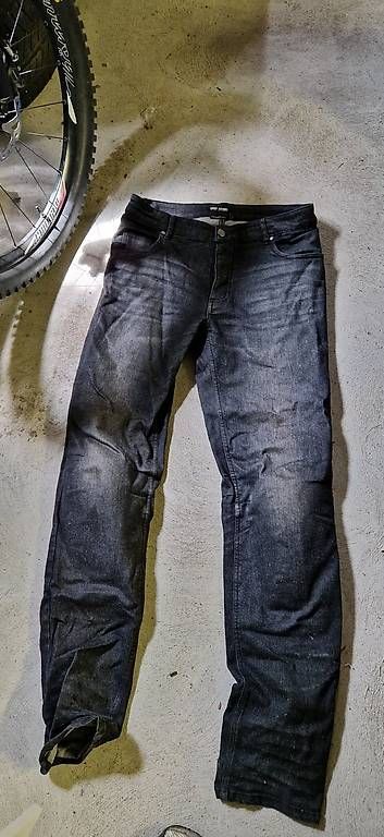 Hosen: Motoradhose mit protektoren hüfte knie  – Gebraucht aus Aeschau von Marc311994