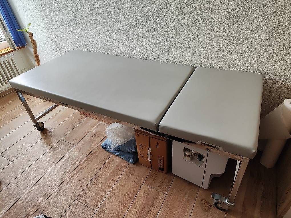 Sedie a sdraio: Untersuchungsliege / Massageliege Metall – Usato da Baden venduto da schwarzweiss01 1