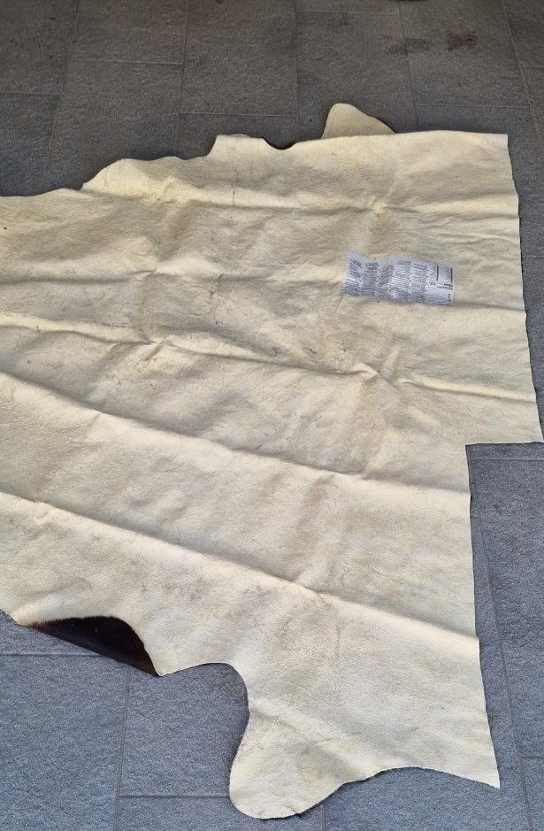 Teppiche: Schwarzes Kuhfell Teppich Leder ca. 200 x 150 – Gebraucht aus Flums von Flumsantik 3