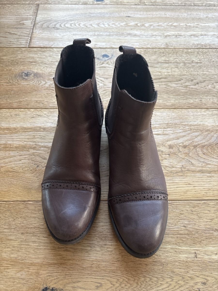 Scarpe da donna: Braune Lederstiefel Gr. 39 – Usato da Wilen b. Wil venduto da b-mountain