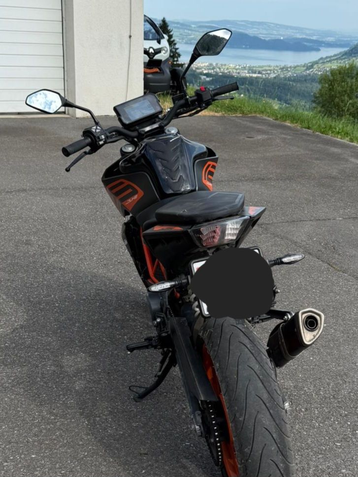 KTM Strasse: KTM 125 Duke - Top Zustand, wenig Kilometer, JG 2021! (55) – Gebraucht aus Lauerz von Trampolinsprung 2