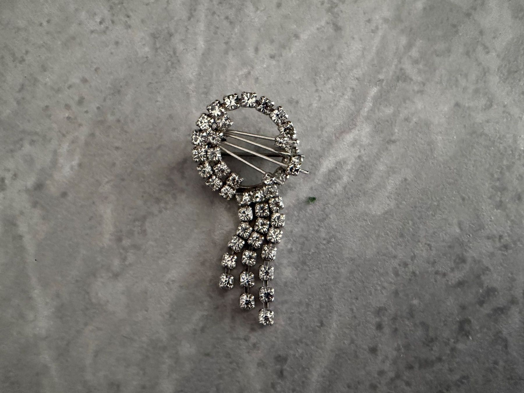Broschen & Nadeln: Brosche mit Strass Steinen – Gebraucht aus Bülach von Loredana13