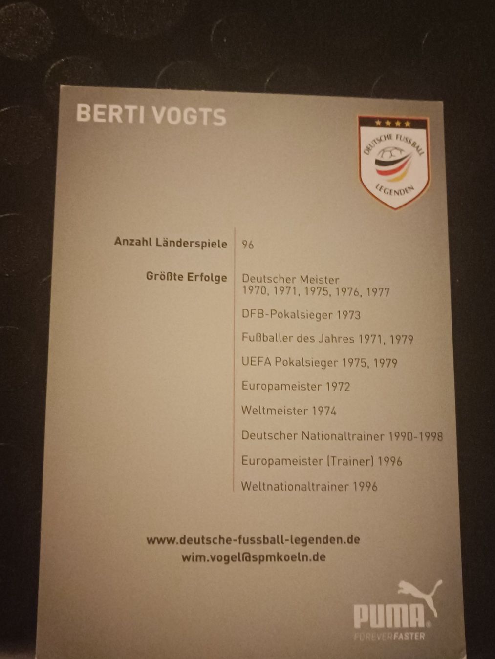 Autografi: Berti Vogts - Handsignierte Autogrammkarte – Usato da Menziken venduto da Artographs 1