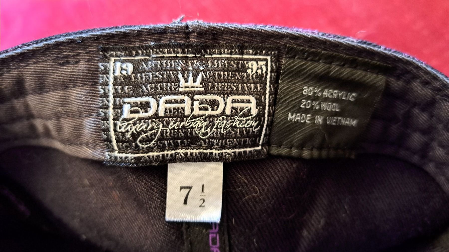 New Era Copricapi, berretti & cappellini: Cap Dada Supreme Gr. 7,5 = 60 violett schwarz Baseball Cap – Usato da Ettingen venduto da Maranathatalitha 4
