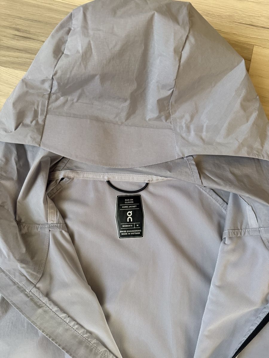 Giacche: Wasserabweisende Laufjacke von ON – Nuovo (secondo la descrizione) da Goldswil venduto da julia_hafner 1