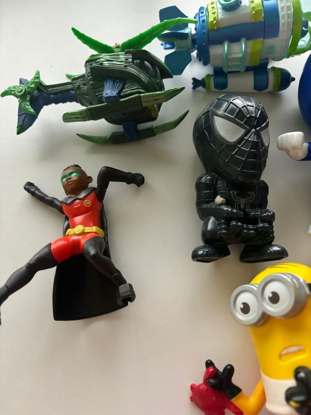 Figuren: 8 Figuren Spiderman, Minion usw. – Gebraucht aus Herisau von Seyashop1 1