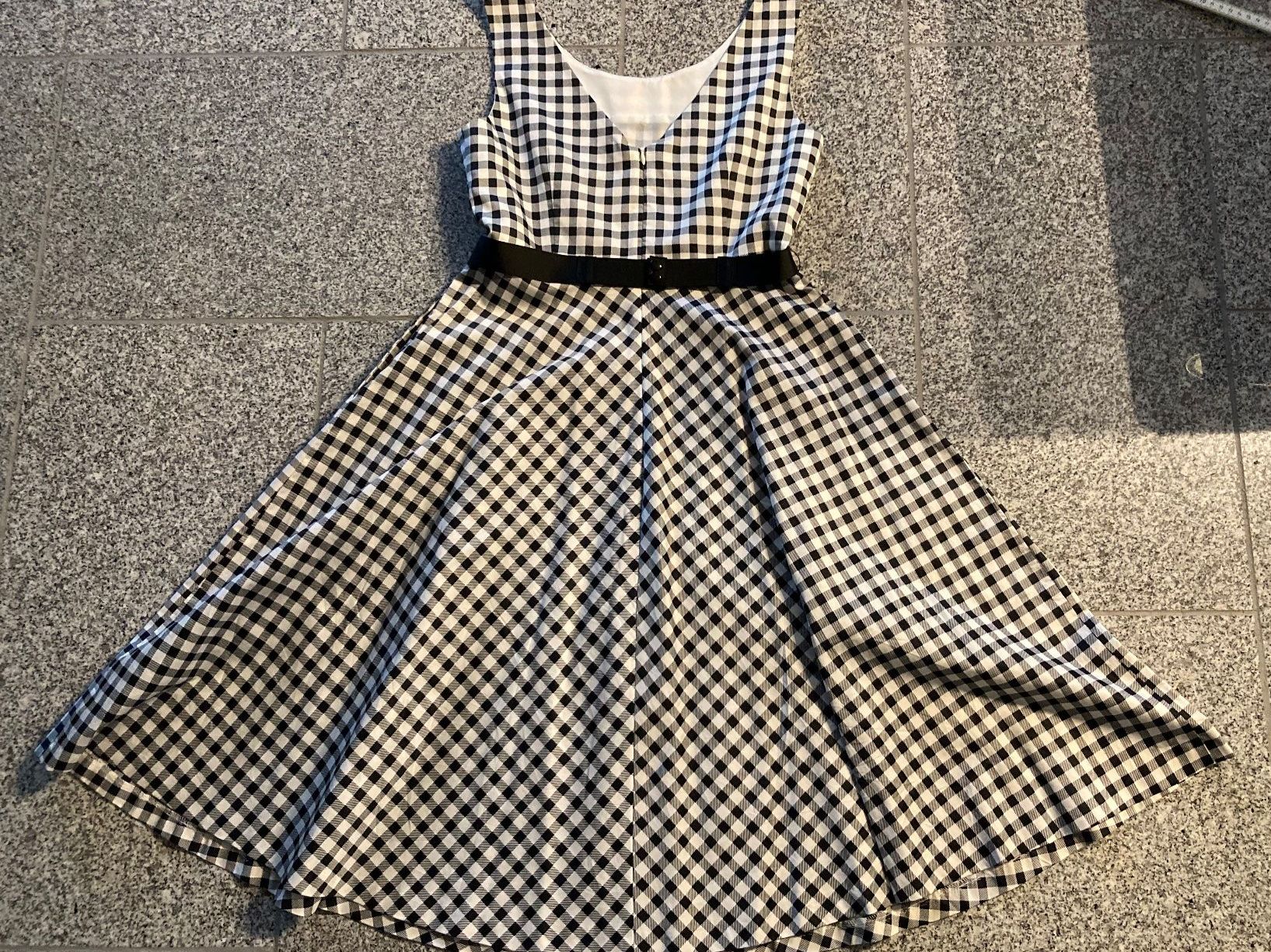 Hallhuber Vestiti: Kleid Hallhuber Gr 36, neu – Nuovo (secondo la descrizione) da Eschenbach SG venduto da verbascum 3