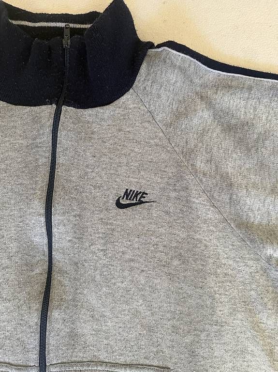Maglioni & Felpe: Pull zippé Nike gris et bleu marine, taille : m – Usato da Sion venduto da luf_qx7m 1