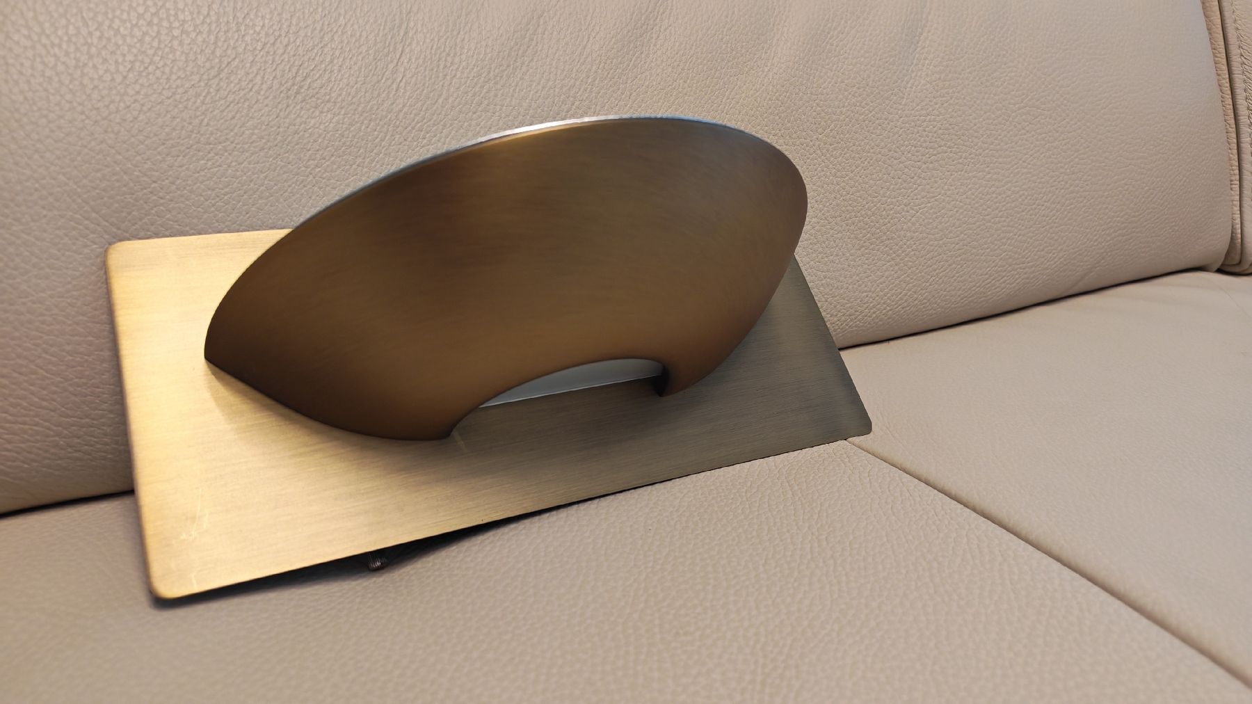 Lampade: Brushed gold metal dimmable wall lamp 80W – Usato da Büsserach venduto da mis_fg52 5