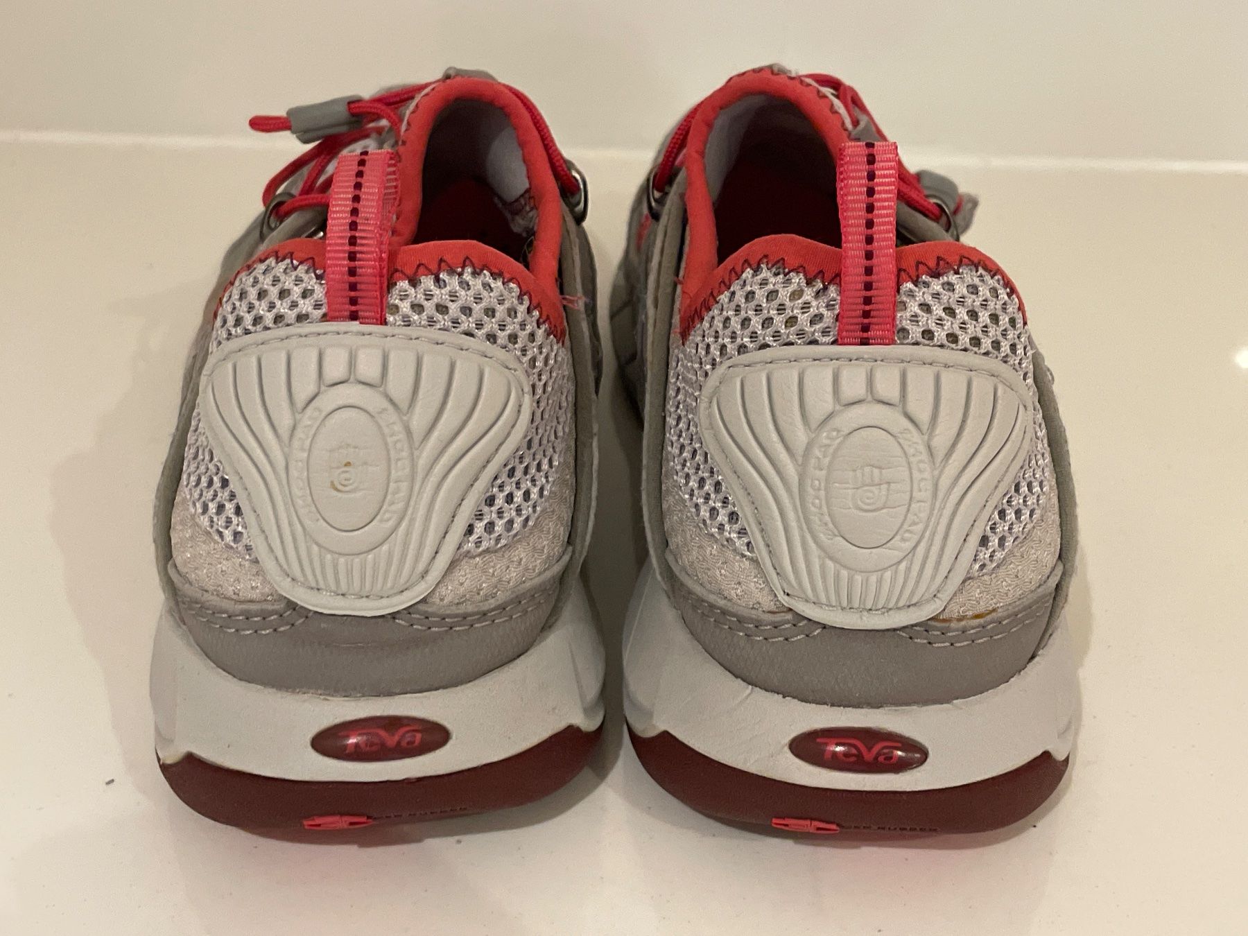 Teva Scarpe da donna: TEVA Sneaker / Funktionsschuhe Gr. 39 – Usato da Frasnacht venduto da GracyStore 1