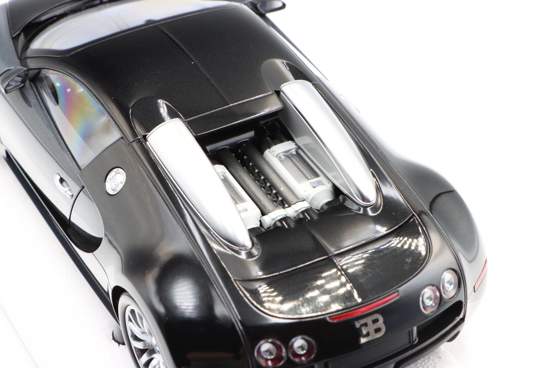 Bugatti Voitures modèles: Bugatti Veyron 2009 1:18 Minichamps – Neuf avec emballage d'origine à Bühl b.Aarberg par modelldiecast 7