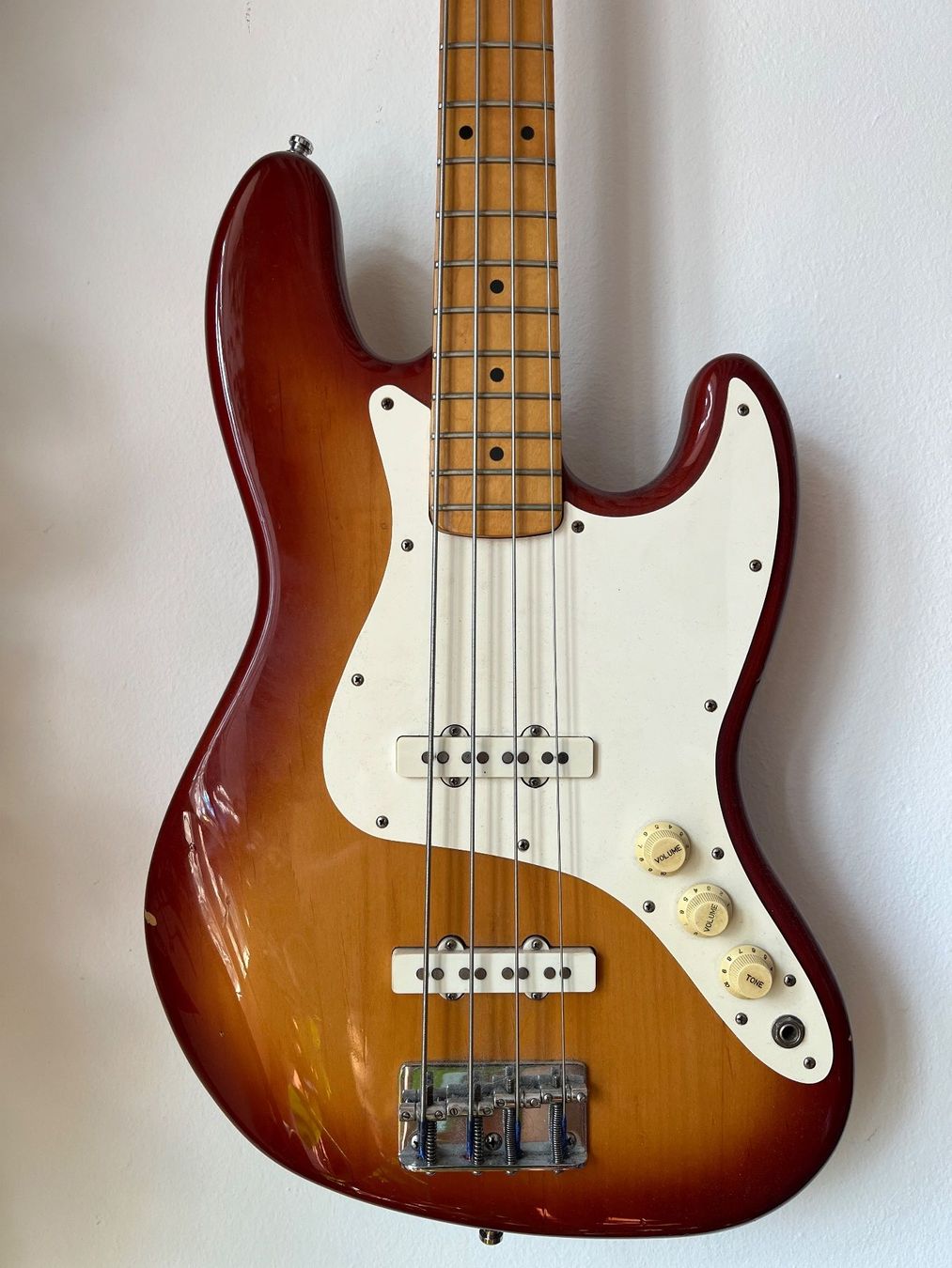 Fender Strumenti musicali: Fender '83 Jazz Bass USA – Usato da Castagnola venduto da rus_n7zd