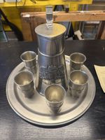 Zinnkrug Set 6 Becher mit Tablett Original Schweizer Zinn