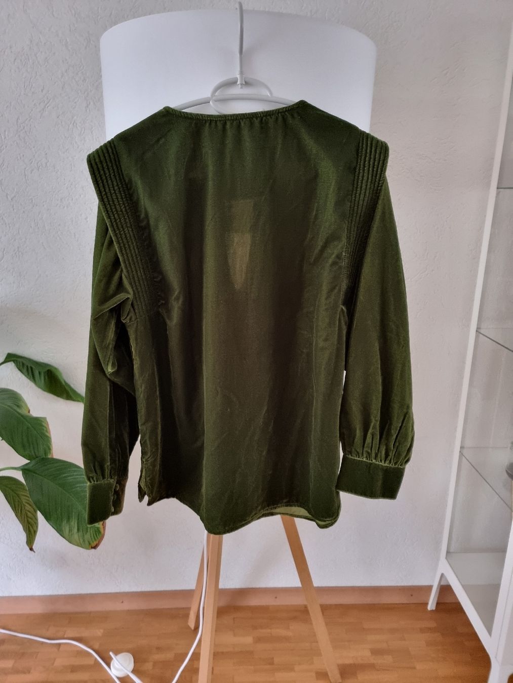 Top: Blouse velours vert MAISON KATTARD L – Nuovo (secondo la descrizione) da Veyrier venduto da Leilazizou 1