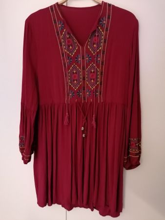 Hübsches Tunikakleid mit Stickereien, Grösse XL