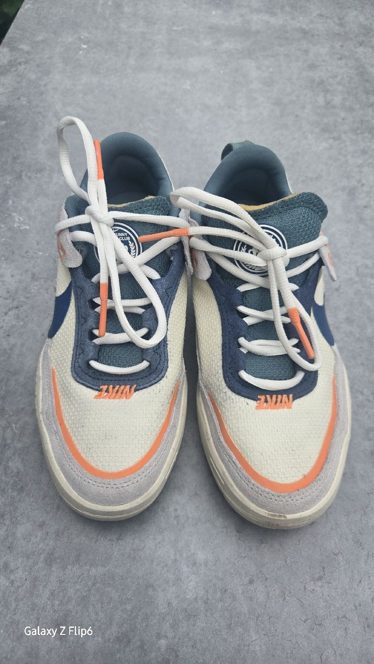 Nike Schuhe für Jungen: Nike Schuhe Gr. 36.5 – Gebraucht aus Zürich von Deesay
