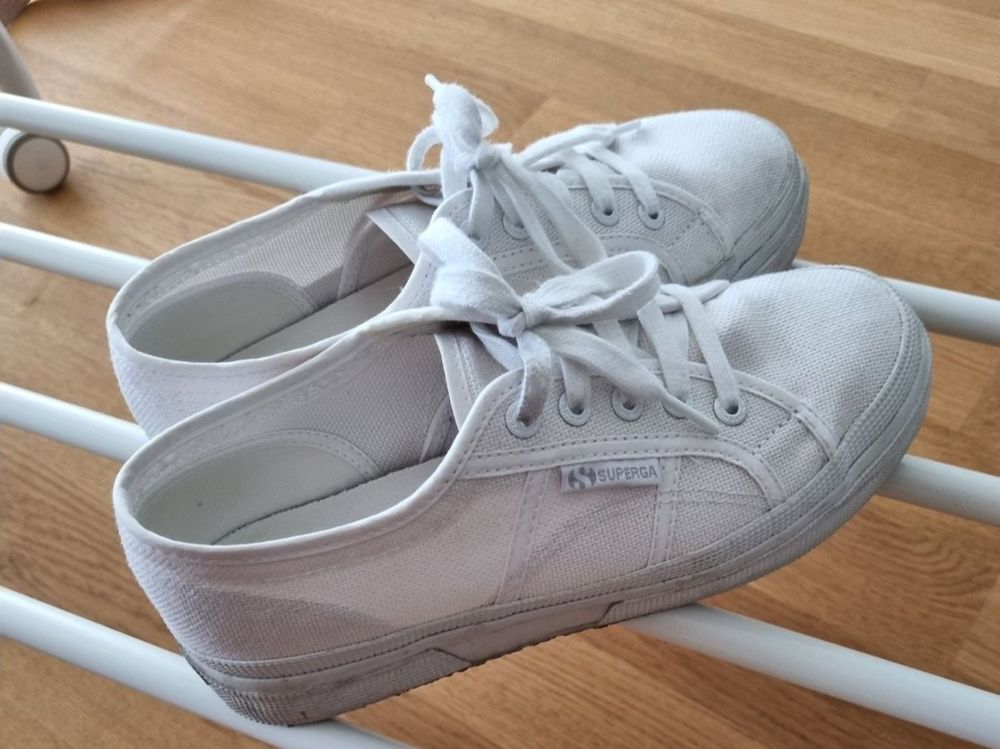 chunky trainers black and white
