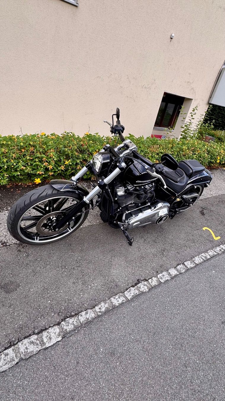 Harley-Davidson Cruisers: Harley Davidson Breakout FXBRS 114 – D'occasion à Sarnen par b.88 1