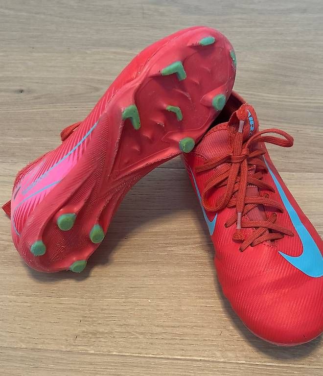 Chaussures garçon: Fussballschuhe Gr.33.5 – D'occasion à Männedorf par Brunei03 1
