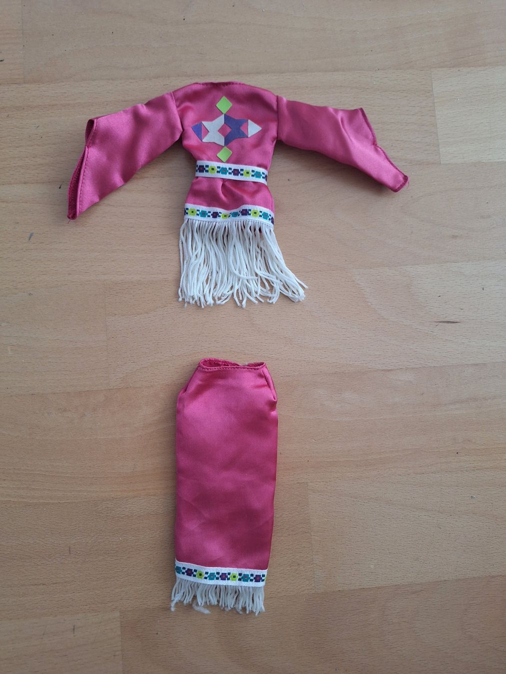 Bambole: Barbiekleid Native American – Usato da Thun venduto da cai_cai 1