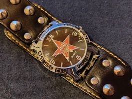 Rebel Skull Star – Quarz-Uhr